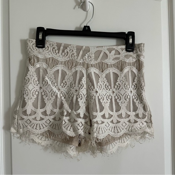 White/Tan Lace Shorts - Picture 5 of 8